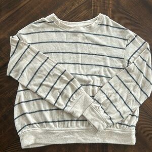 Girls lightweight crewneck sweater